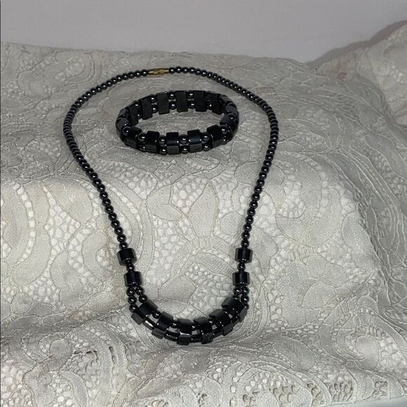 Elegant Hematite Necklace and Bracelet Set - Picture 1 of 3